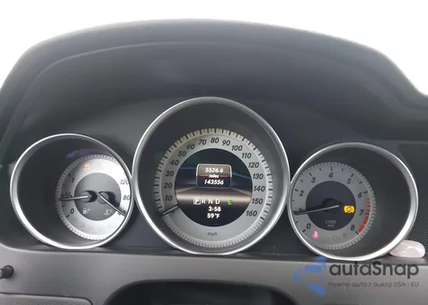 2013 Mercedes-Benz C 250 Sport z USA, uszkodzony, nr VIN WDDGF4HBXDA869821